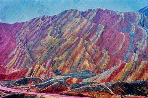  Кинеските планини во бои на виножито
