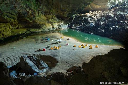 Монументална пештера во Виетнам