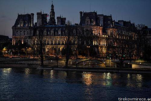 празни улиците во Париз
